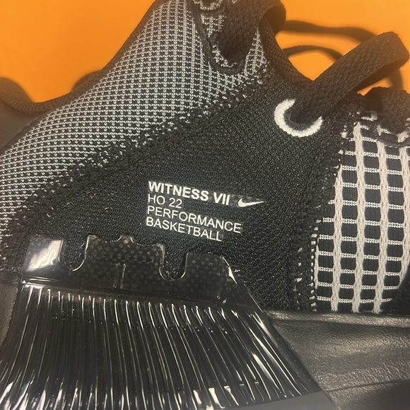 Lebron Witness VII black and white - Picture 6 of 7